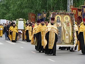 Archivo:Cross Procession in Novosibirsk 04