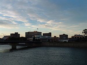 Archivo:Downtown Waterloo North Side 2006