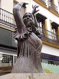 Archivo:Estatua Pastora Imperio