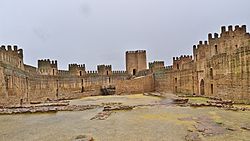 Archivo:Fortaleza de Burgalimar. Baños de la Encina, Jaén