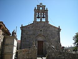 Iglesia de San Cristovo de Mouricios (5290594409).jpg