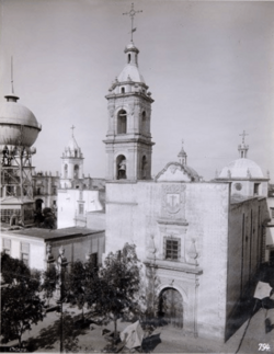 Archivo:Iglesia de la Cruz en Celaya, vista exterior