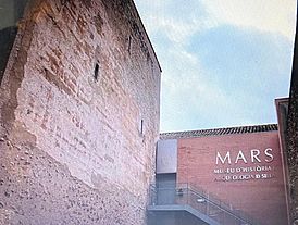 Archivo:Imagen de la torre adosada al Museo de Historia y Arqueología de Silla