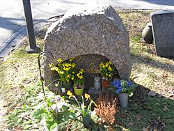 Archivo:Jarno Saarinen's grave 2010