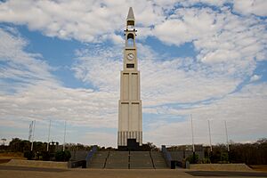 Archivo:K.a.r-.clocktower-in-lilongwe