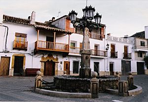Archivo:La Plaza de Enguídanos (Cuenca)