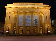 Archivo:Landestheater Innsbruck bei Nacht