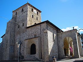Llanes - Basílica de Santa María del Concejo 04.jpg