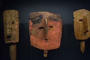 Archivo:Máscaras funerarias Wari