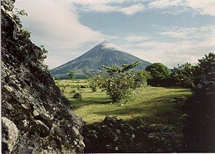 Archivo:Mayon1984