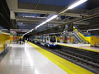 Archivo:Metro madrid linea 11