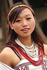 Archivo:Naga female by retlaw snellac