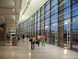 Archivo:Newark airport Term C