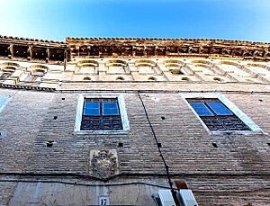 Archivo:Palacio de los Estages (La Almunia de Doña Godina)