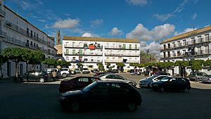 Archivo:Plaza Ducal, Marchena (Sevilla)