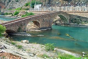 Archivo:Pont a Sopeira, Ribagorça - panoramio