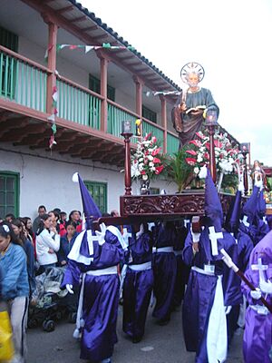 Archivo:Procesión de la Soledad de María, con San Pedro Apóstol (Zipaquirá, 2006)