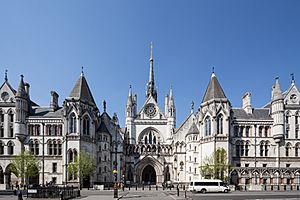 Archivo:Royal Courts of Justice 2019