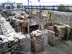 Archivo:Ruins at Quebec