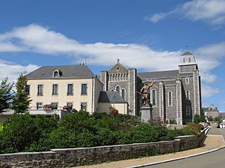 Saint-Ouën-des-Toits - L'église (1).jpg