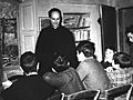 Scuola di barbiana - don lorenzo milani e alunni in aula