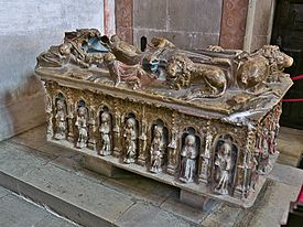 Archivo:Sepulcro de la infanta doña Isabel, Convento de Santa Clara la Nueva (Coimbra)