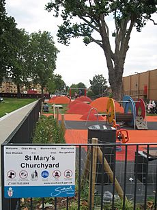 Archivo:St marys churchyard playground