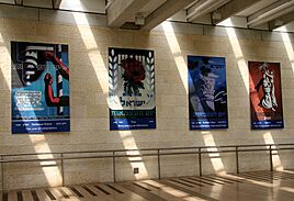 Tel Aviv-Flughafen-08-Plakate-2010-gje.jpg