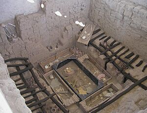 Archivo:Tumba Sr Sipan Huaca Rajada