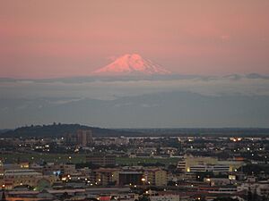 Archivo:Volcán Chimborazo desde Guayaquil, Ecuador