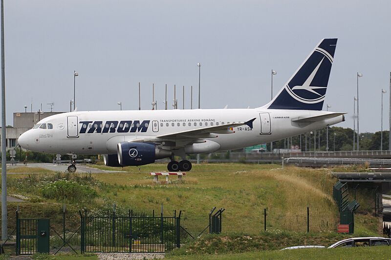 YR-ASA Airbus A318 Tarom (7302410964)