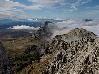 053. Peña Negra entre nubes.jpg