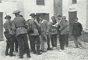 Archivo:1911-12-16, La Hormiga de Oro, Lo de Cullera (p. 795) (cropped) Los procesados al colocarles las esposas en la cárcel de Sueca, Gómez Durán