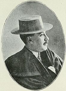 1920, Historia de la lengua y literatura castellana, vol. XII, Manuel Machado & Antonio Machado (cropped) Manuel Machado.jpg