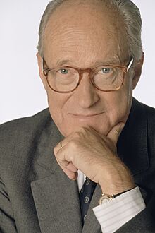 Alain Decaux en 2002.jpg