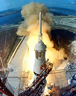 Archivo:Apollo 11 Launch2