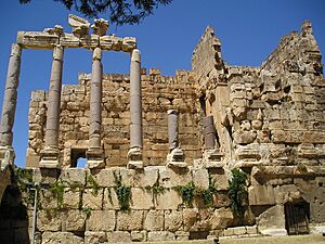 Archivo:BaalbekPropylaea