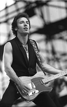 Archivo:Bundesarchiv Bild 183-1988-0719-38, Bruce Springsteen, Konzert in der DDR