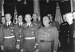 Archivo:Bundesarchiv Bild 183-L15327, Spanien, Heinrich Himmler bei Franco