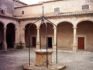 Archivo:Clàustre de Sant Francesc de Sineu