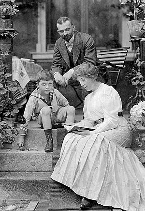 Archivo:Clara Viebig with family 1906