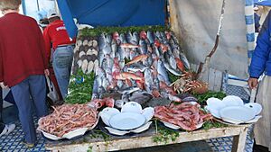 Archivo:Fish store - panoramio