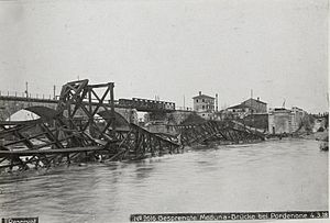 Archivo:Gesprengte Meduna-Brücke bei Pordenone 4.3.18. (BildID 15615547)