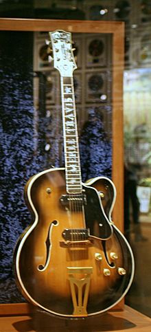 Gibson Super 400 (1952), Merle Travis.jpg