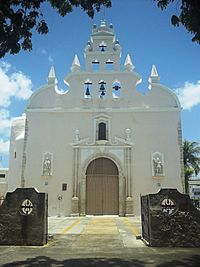 Archivo:Iglesia de Santiago Apóstol, Mérida, Yucatán (01)