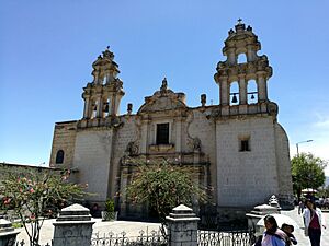 Archivo:Iglesia y Convento de La Recoleta12