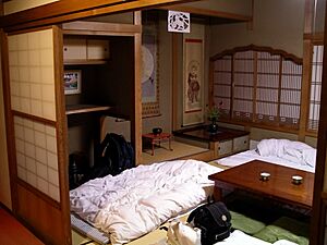 Archivo:Japanese youth hostel room