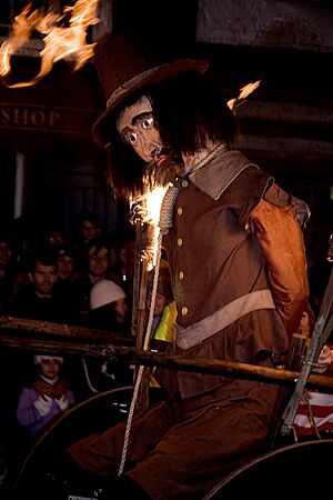 Archivo:Lewes Bonfire, Guy Fawkes effigy