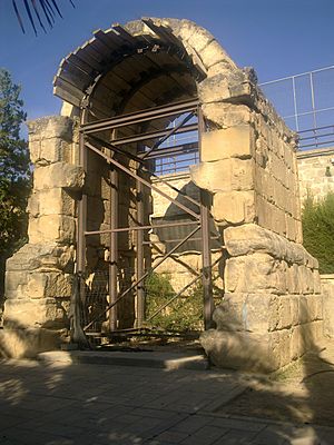 Archivo:Mausoleu romà de Miralpeix