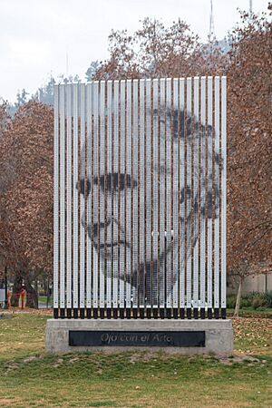 Archivo:Memorial de Nemesio Antúnez, Providencia, Santiago 20210808